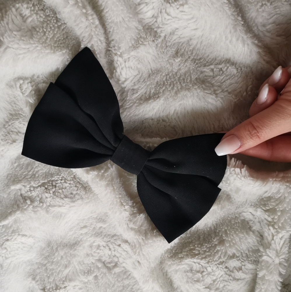 Black Hair Bow
